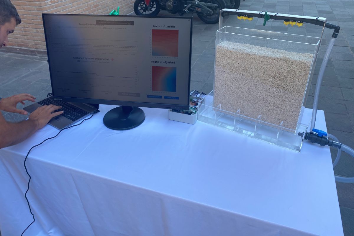 Il sistema di monitoraggio e irrigazione prescrittiva SMARTER permette di gestire l'irrigazione di frutteti utilizzando una griglia di sensori potenziometrici